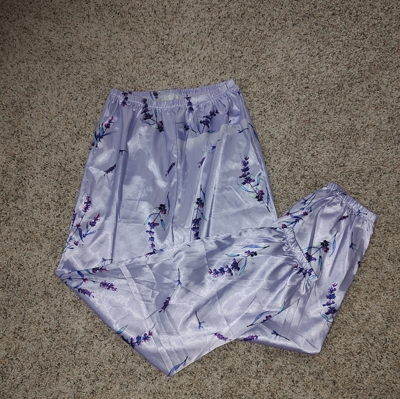 Flower Print Satin Pajama 2 pieces Set Size XS-S - Picture 4 of 5